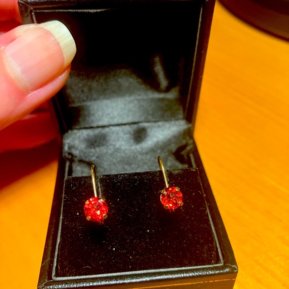 10 Kart Yellow Gold Round Cut Garnet Earrings - Picture 3 of 7
